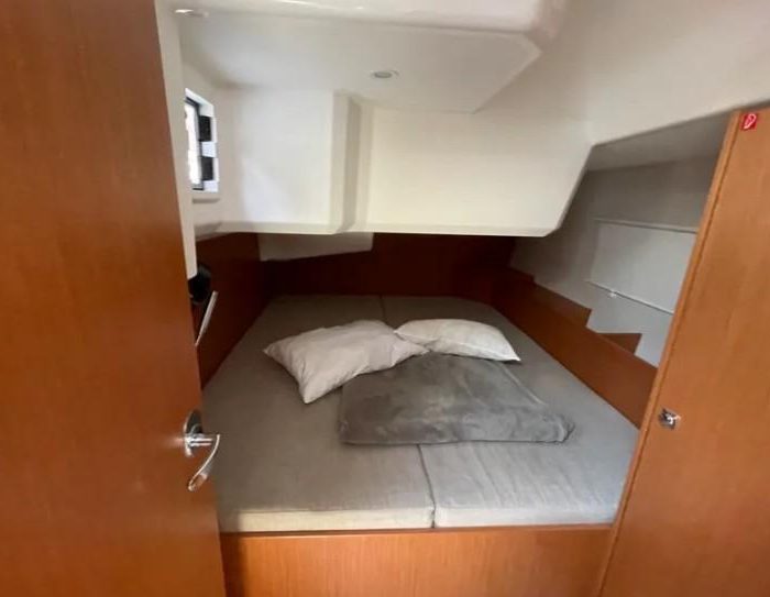 Maia | Bavaria C42 photo 19