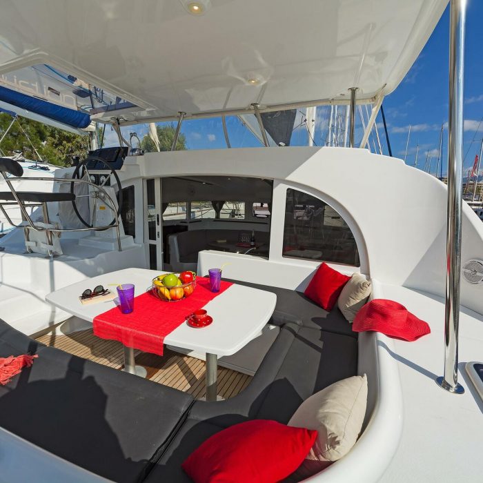 Eleven | Lagoon 380 photo 11