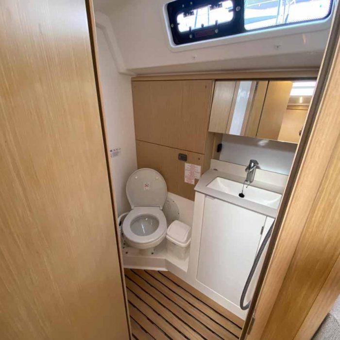 Rana | Bavaria C46 photo 17