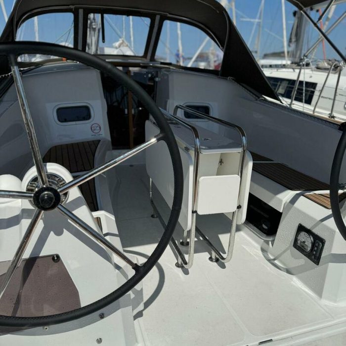 White Feather | Sun Odyssey 349 photo 2
