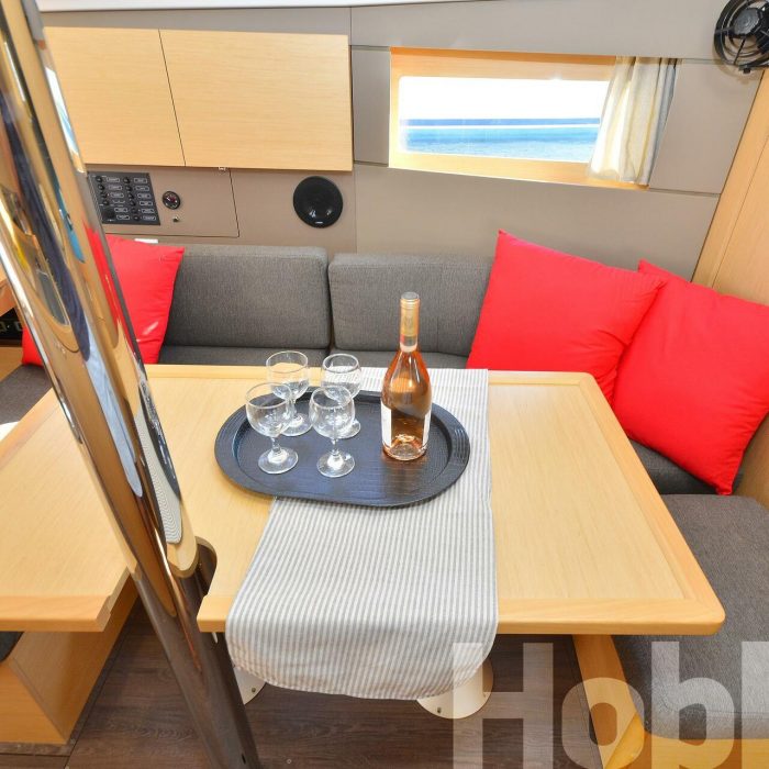 Hobbit | Oceanis 35 photo 26