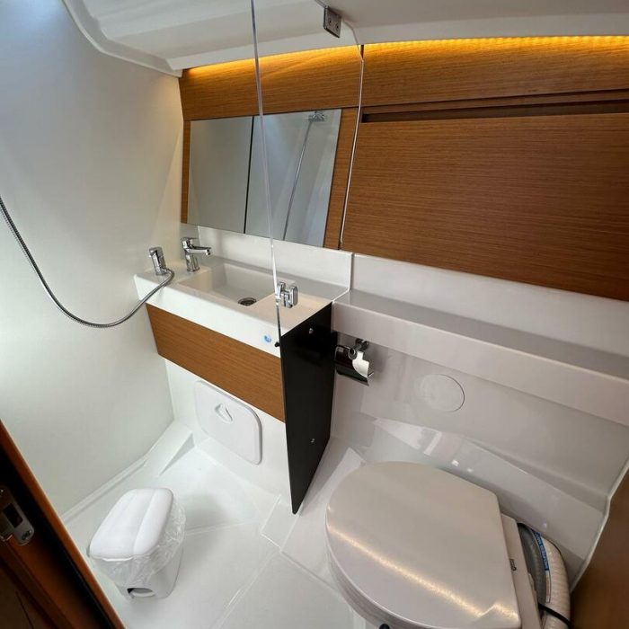 Bobo | Sun Odyssey 410 photo 8
