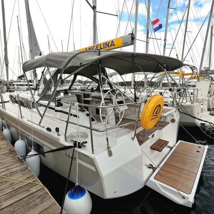 Levente | Bavaria C42 photo 8