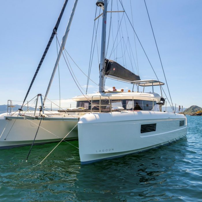 WHITE PEARL | Lagoon 43 photo 2