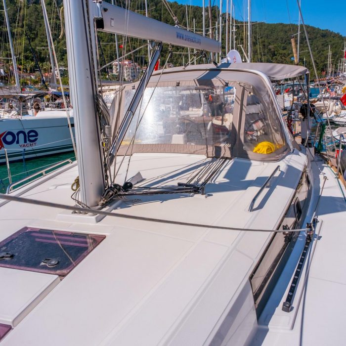 TRITON 89 | Oceanis 38.1 photo 18