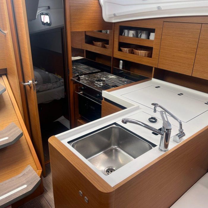Princess Lara | Sun Odyssey 380 photo 6