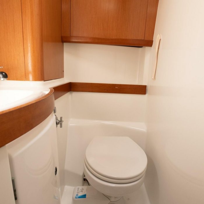 Premium | Oceanis 40 photo 36