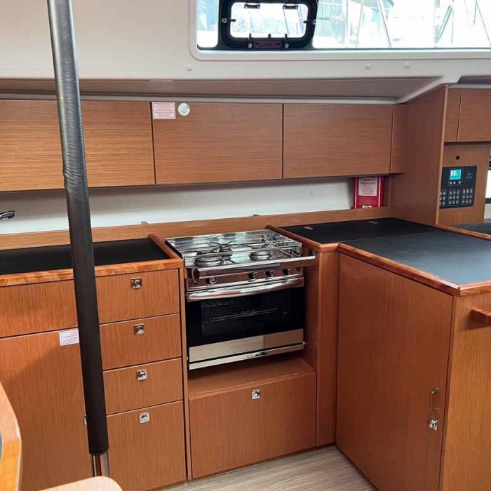 Nava | Bavaria C42 photo 12