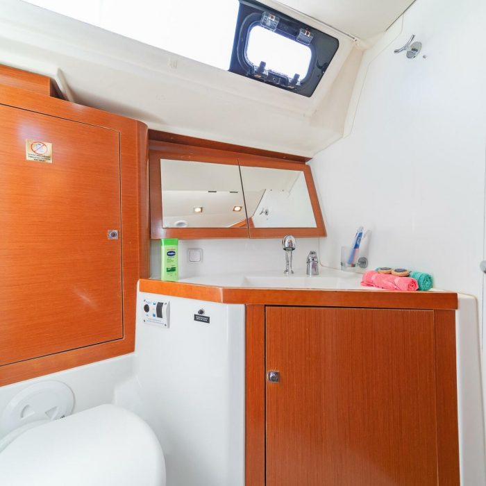 Quantum | Oceanis 45 photo 16 Quantum | Oceanis 45 photo 16