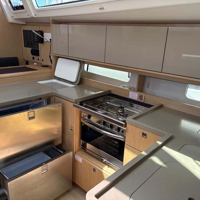 Ara | Bavaria C46 photo 7