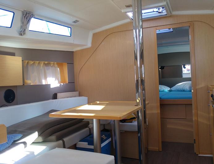 Solar | Oceanis 38 photo 5