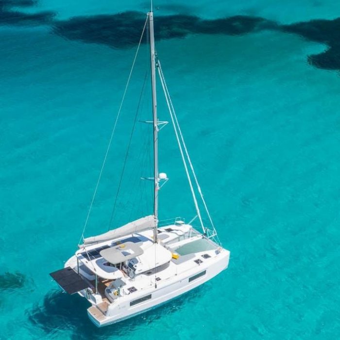 BLUE HORIZON | Lagoon 38 photo 6