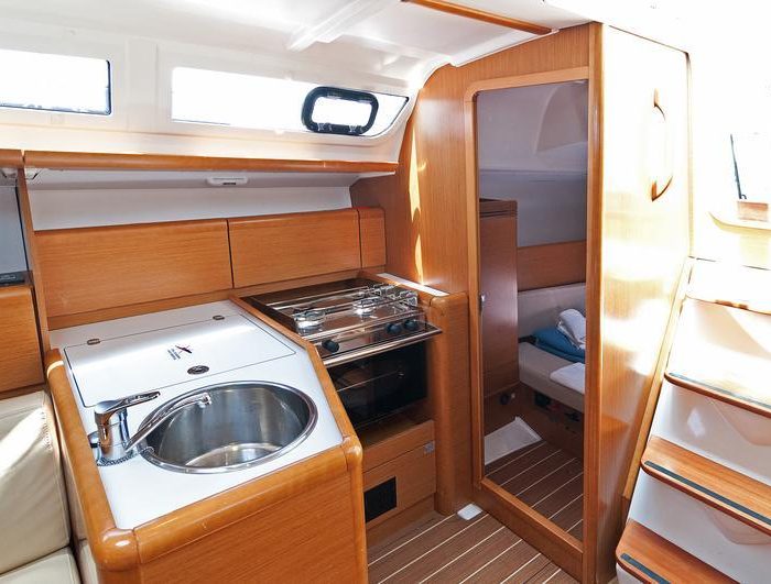 Buena Suerte | Sun Odyssey 33i photo 4
