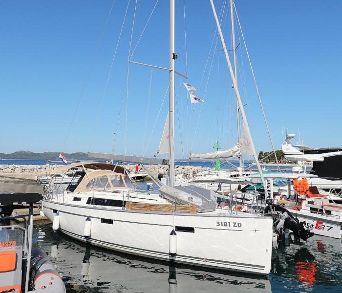 Lupe | Bavaria Cruiser 37 photo 4