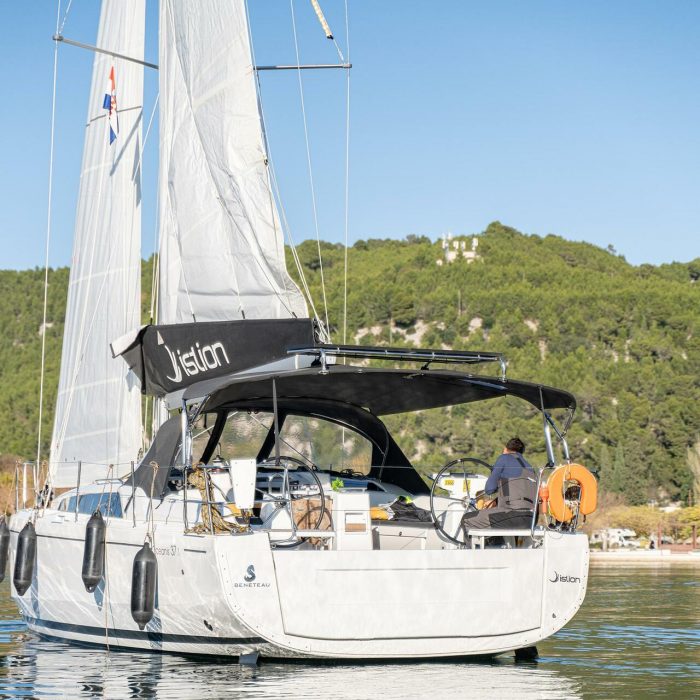 First Dream | Oceanis 37.1 photo 5
