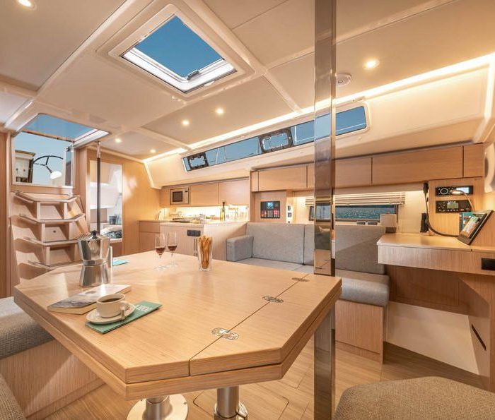 Abbie | Bavaria C42 photo 5