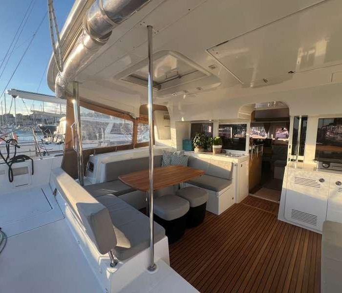 Branchia | Lagoon 450 Fly photo 8