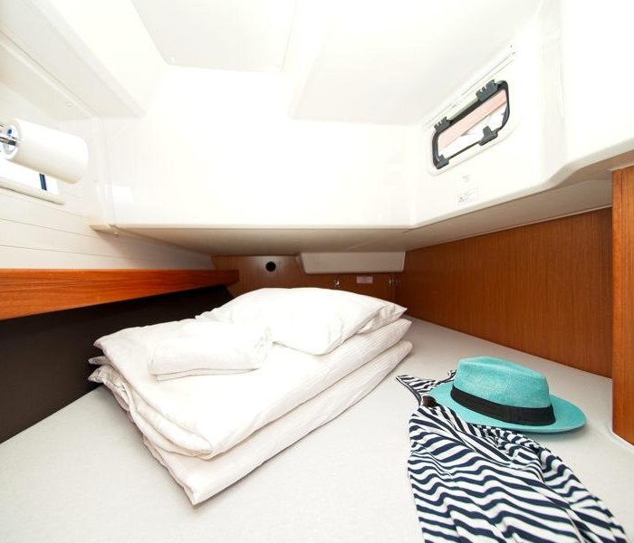MH 67 | Bavaria Cruiser 41 photo 17