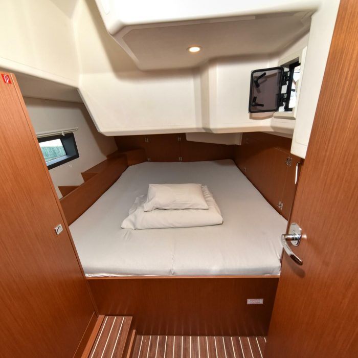 Bella | Bavaria C42 photo 46