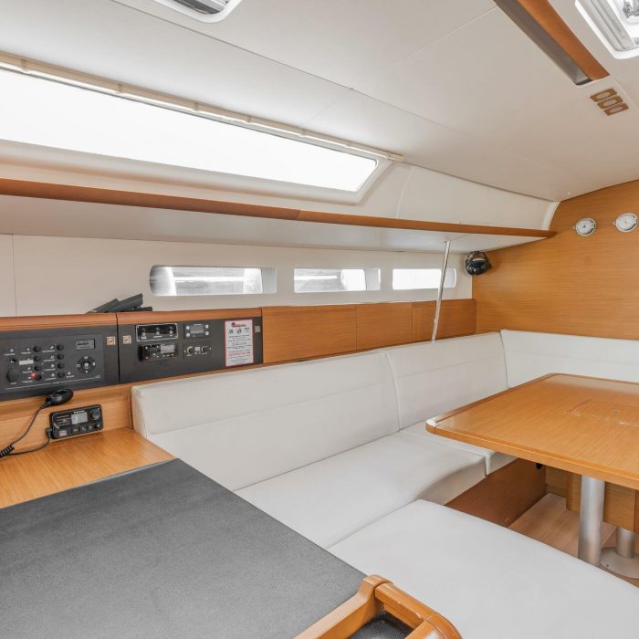 PERRO BLANCO | Sun Odyssey 519 photo 10