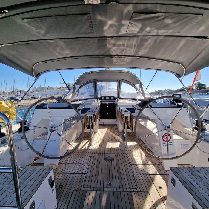 Eileen | Bavaria C46 photo 3