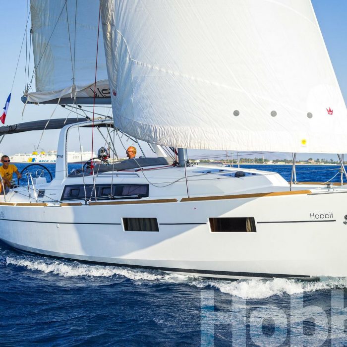 Hobbit | Oceanis 35 photo 5