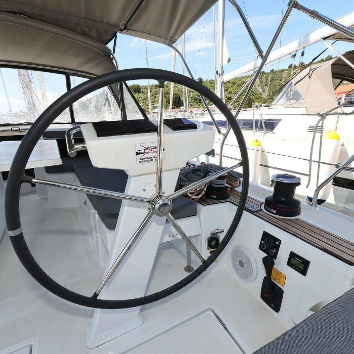Zeppelin | Oceanis 46.1 photo 9