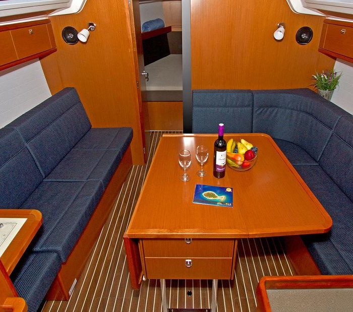 Lirica | Bavaria Cruiser 37 photo 12