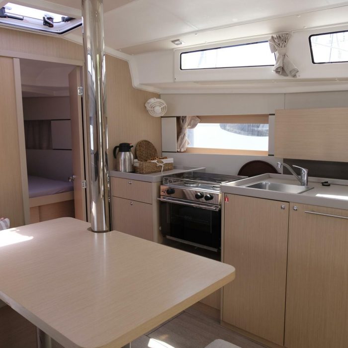 TRITON 89 | Oceanis 38.1 photo 41