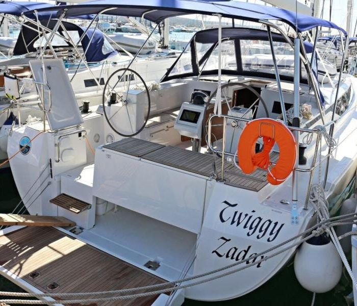 Twiggy | Bavaria C45 photo 4