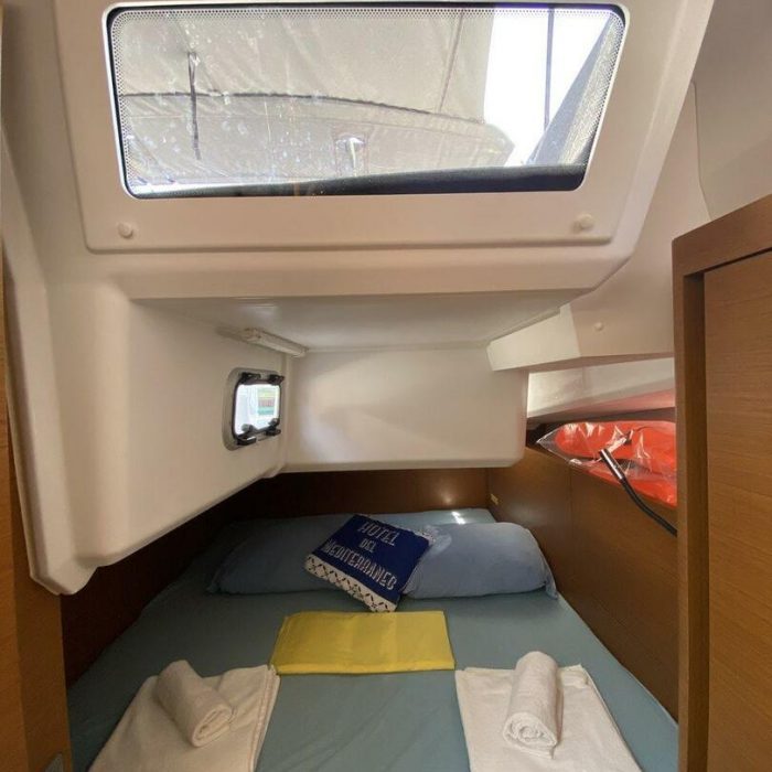 Lornia | Sun Odyssey 440 photo 3