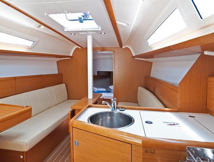 Buena Suerte | Sun Odyssey 33i photo 8