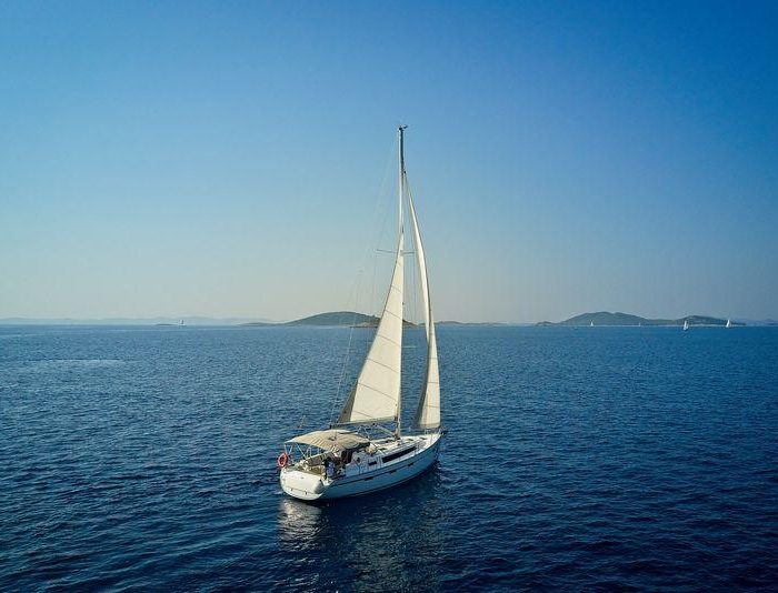 MH 60 | Bavaria Cruiser 41 photo 6