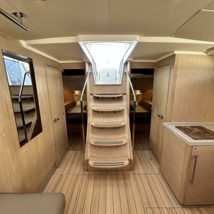 Barracuda (Refit 2026 - A/C - Generator - Electric Heads - 12 Pax) | Oceanis 51.1 photo 16