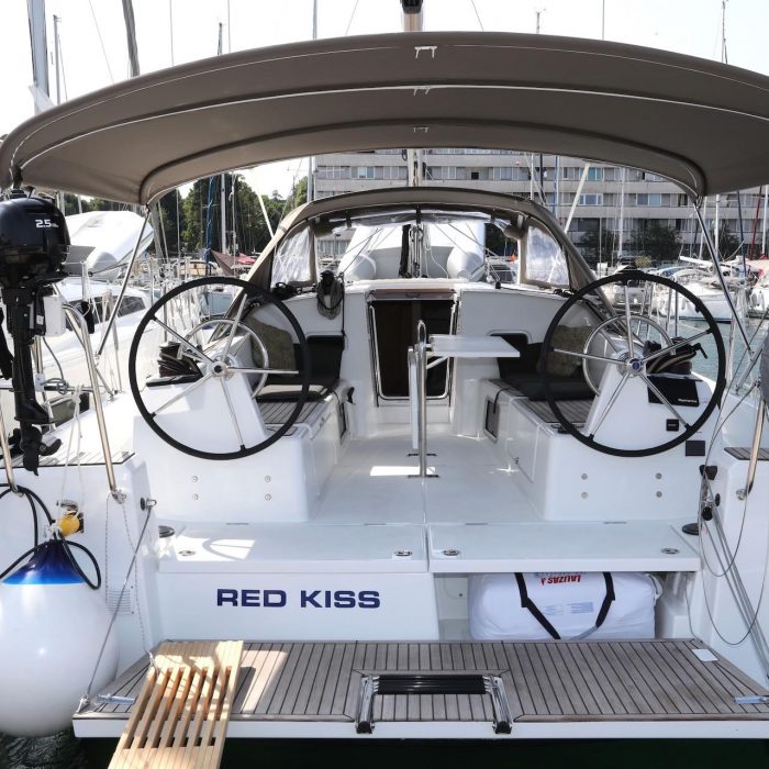 Red Kiss | Sun Odyssey 380 photo 3