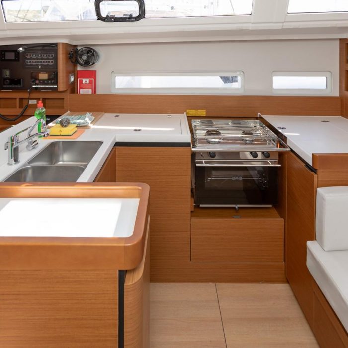 OLIVER new 2025 (air condition, solar panels) | Sun Odyssey 410 photo 8