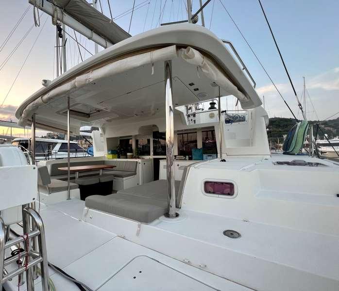 Branchia | Lagoon 450 Fly photo 2