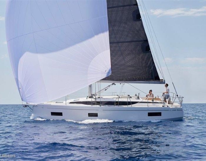 Sunny Day | Bavaria C38 photo 2