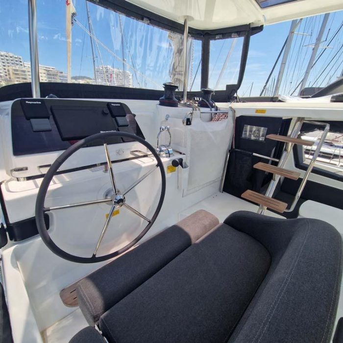 Best Elli | Lagoon 42 photo 7