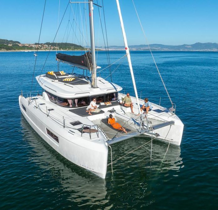 Premium | Lagoon 43 photo 3