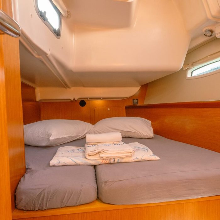 Premium | Oceanis 40 photo 28