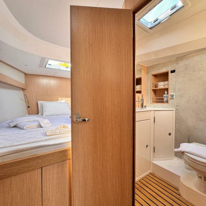 Sorores | Bavaria C42 photo 9