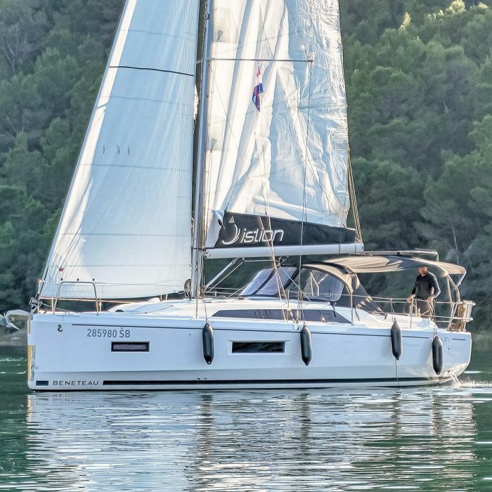 First Dream | Oceanis 37.1 photo 3