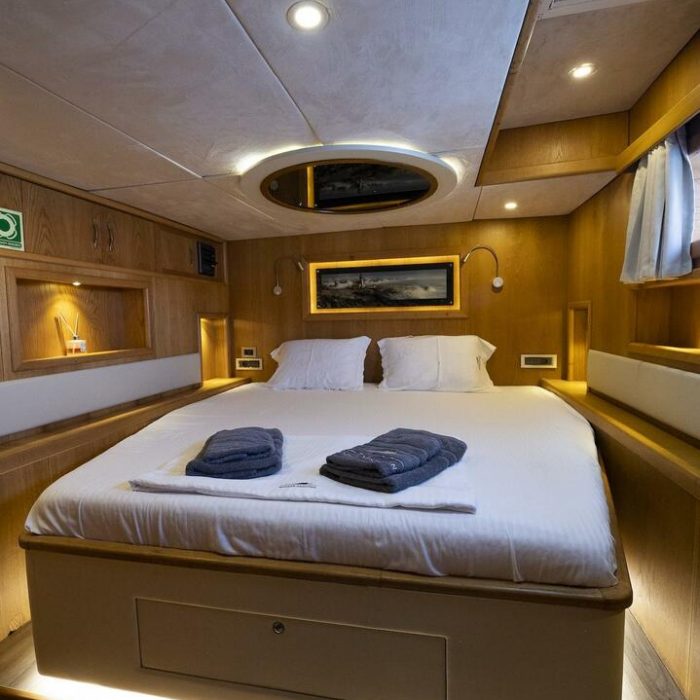 LONG ISLAND | Catamaran photo 14