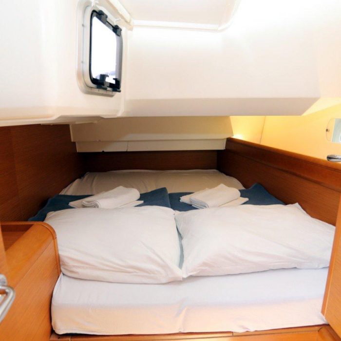 Blue Moon | Sun Odyssey 449 photo 17