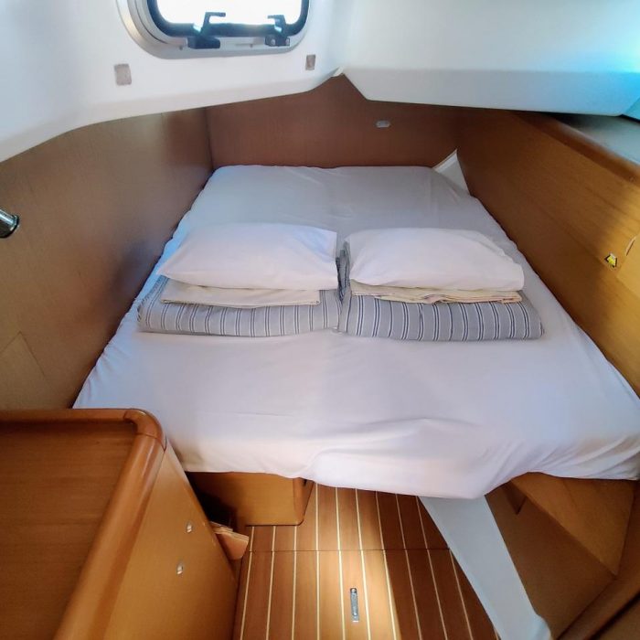 Lady Joanna | Sun Odyssey 49i photo 11