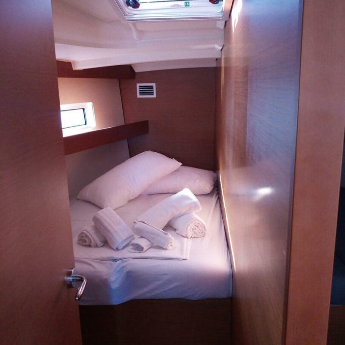 Maryann | Sun Odyssey 440 photo 9