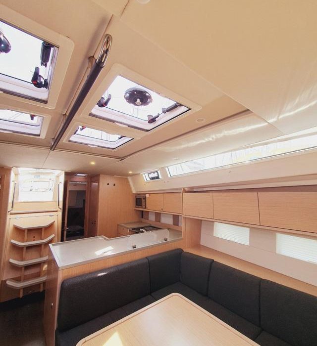 Novara | Bavaria C50 Style photo 8
