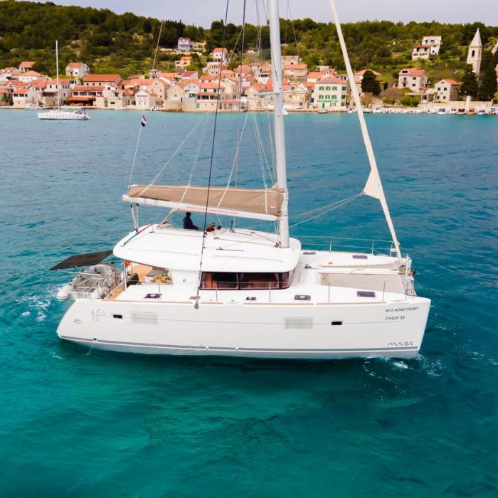 Miss Moneypenny | Lagoon 400 S2 photo 5