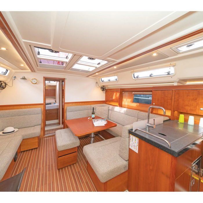 Caitlin of Lorne | Hanse 455 photo 15